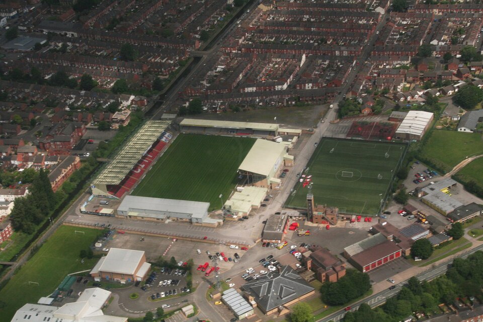 Vista aérea del estadio Guillermo Laza, casa de Deportivo Riestra