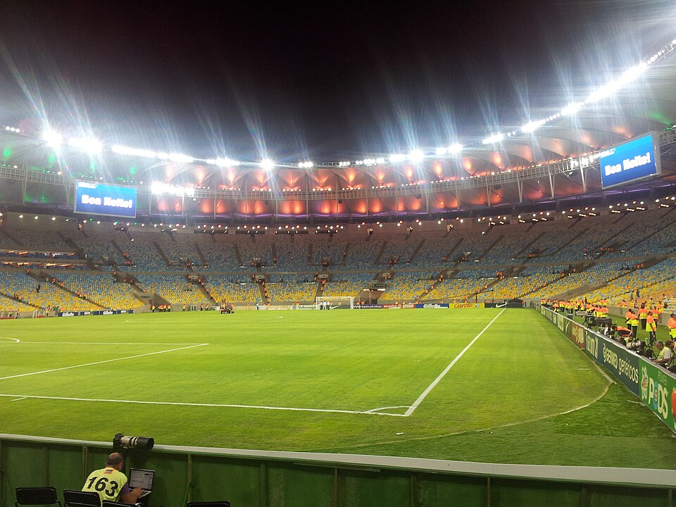 Vista nocturna del estadio Fonte Nova en Salvador, Bahía